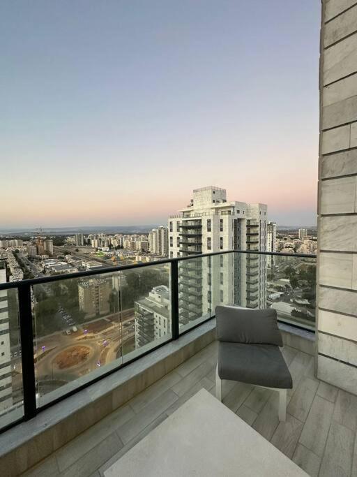 Elegant 3 Bedroom Ocean View Condo In Kiryat Yam Qiryat Yam Екстериор снимка